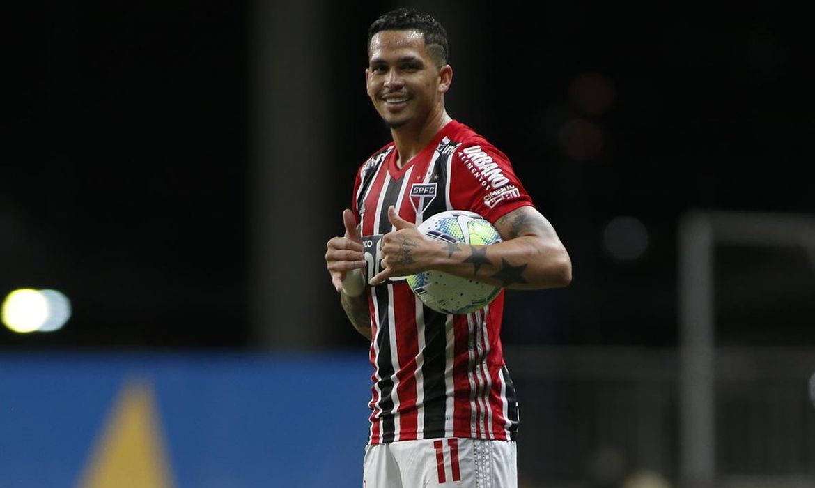 Luciano, destaque na vitória do São Paulo por 3 a 1 contra o Bahia