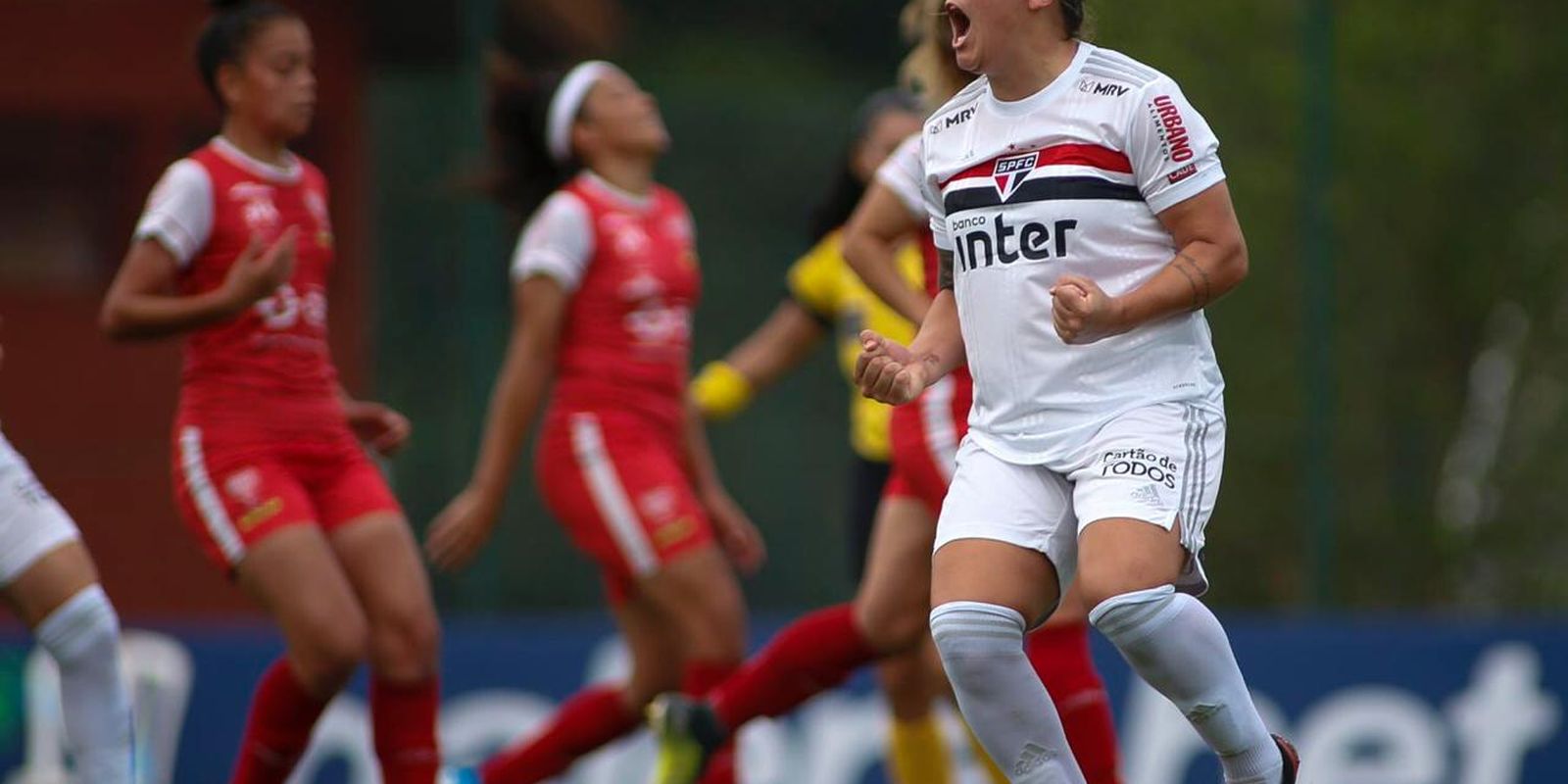 Destaque do São Paulo, Gláucia comemora classificação para a final do Campeonato  Paulista Feminino - Lance!