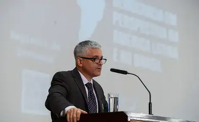 Brasília (DF) 12/08/2025 - O cientista político norte-americano Steven Levitsky durante evento no seminário Democracia em Perspectiva na América Latina e no Brasil, promovido pelo Senado Federal. Foto: Marcos Oliveira/Agência Senado