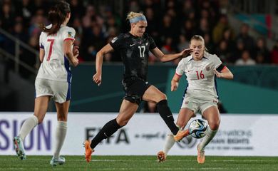 Soccer Football - FIFA Women’s World Cup Australia and New Zealand 2023 - Group A - New Zealand v Norway - Eden Park, Auckland, New Zealand - July 20, 2023
New Zealand's Hannah Wilkinson in action with Norway's Mathilde Harviken REUTERS/David Rowland