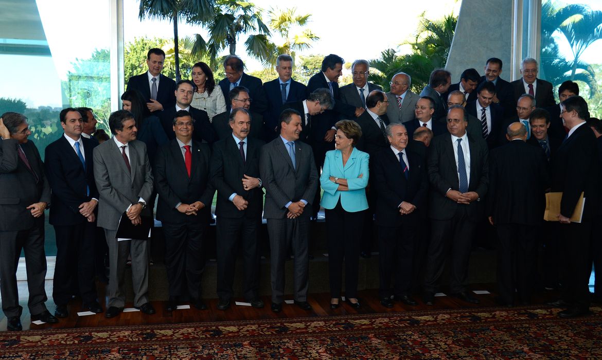 Presidenta Dilma Rousseff discute temas de interesse comum com governadores dos estados.