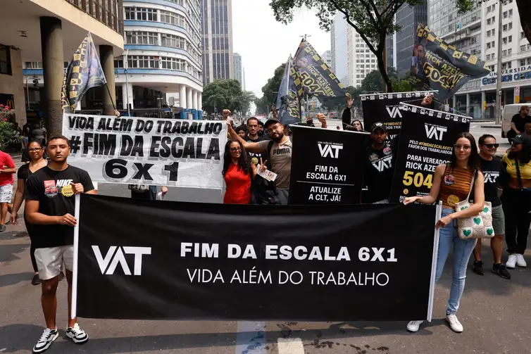 Rio de Janeiro (RJ), 09/07/2024 - Cry of the Excluded 2024, crosses streets in the city center, with the theme 