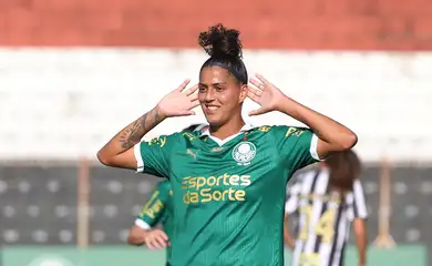 Amanda balançou a rede três vezes na vitória do Palmeiras por 6 a 0 contra o Santos, no Brasileiro Feminino, em 11/05/2024