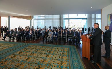 Presidente Jair Bolsonaro participa de evento com embaixadores