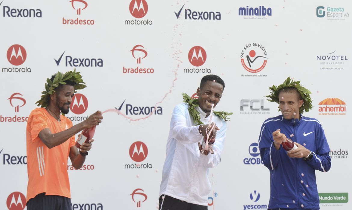  Belay Tilahun Bezabh foi o vencedor, Dawit Fikadu Admasu fica em segundo e Amdework Walelegn Tadese é o terceiro colocado na Corrida Internacional de São Silvestre.