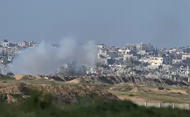 Fumaça no centro de Gaza vista de Israel
 14/2/2024   REUTERS/Dylan Martinez