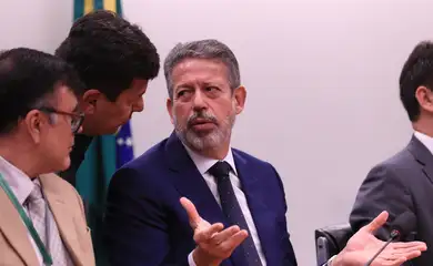Brasília (DF), 16/07/2025  - A comissão especial da Câmara dos Deputados criada para analisar o projeto que altera a legislação do Imposto de Renda (PL 1087/25), durante reunião que votou o parecer do relator, deputado Arthur Lira (PP-AL).  Foto: Lula Marques/Agência Brasil