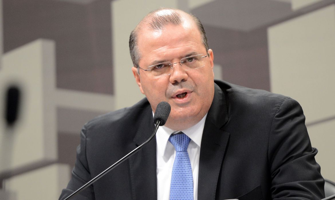 Brasília - O presidente do Banco Central, Alexandre Tombini, fala na Comissão de Assuntos Econômicos (CAE) do Senado, sobre as diretrizes e perspectivas da política monetária (Antonio Cruz/Agência Brasil)
