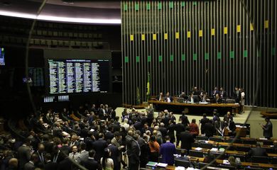 O Plenário da Câmara dos Deputados, começa a votar os destaques da Medida Provisória 881/19