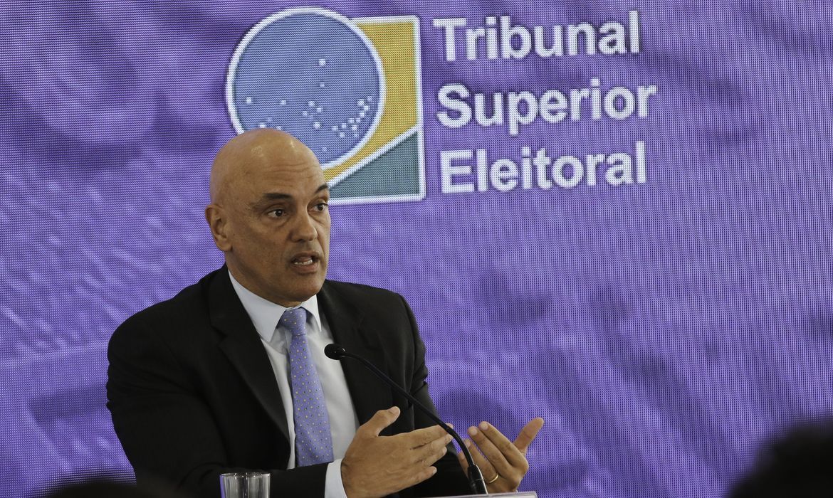 O presidente do Tribunal Superior Eleitoral, Alexandre de Moraes, durante coletiva de imprensa no Centro de Divulgação das Eleições.