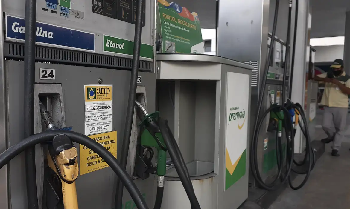 Venda direta de etanol pode aumentar concorrência, diz Bolsonaro