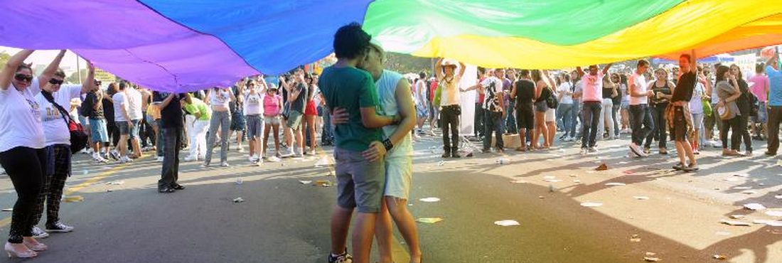 Parada gay acontece neste domingo (18) no Rio de Janeiro