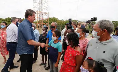 (Alcântara - MA, 11/02/2021) Presidente da República Jair Bolsonaro, posa para fotografia com famílias e lideranças de agrovilas locais.
Foto: Alan Santos/PR