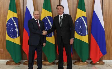 Presidentes da Rússia, Vladimir Putin, e do Brasil, Jair Bolsonaro, se reúnem