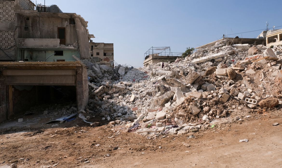 Danos causados por terremoto na cidade síria de Idlib, controlada por rebeldes