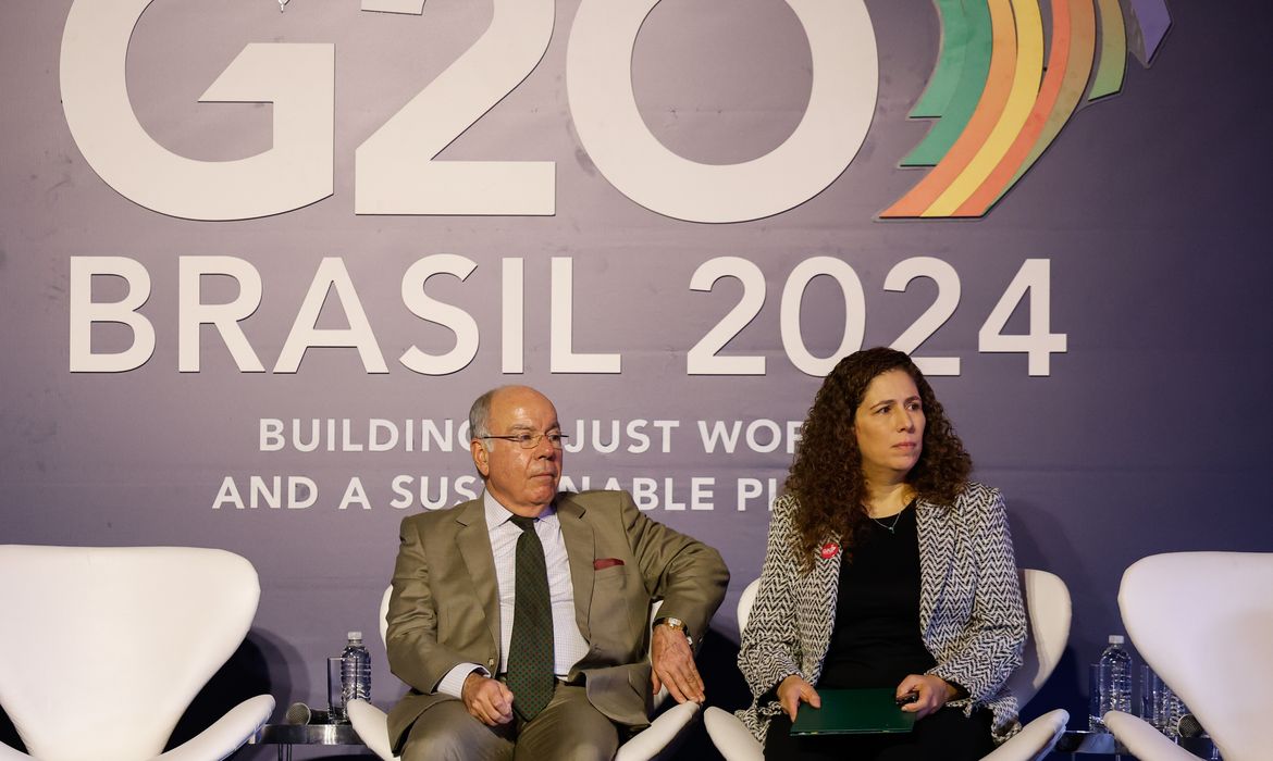 Rio de Janeiro (RJ) 22/07/2024 - A ministra da Gestão e Inovação em Serviços Públicos, Esther Dweck, e o ministro das Relações Exteriores, Mauro Vietia, participam do “States of the Future”, evento paralelo à Reunião Ministerial de Desenvolvimento do G20. Foto: Fernando Frazão/Agência Brasil