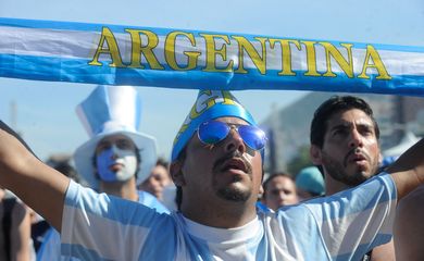Torcedores de Argentina e Bélgica se reúnem no FIFA Fan Fest, em Copacabana, para assistirem ao jogo válido pelas quartas de final da Copa do Mundo(Tânia Rêgo/Agência Brasil)