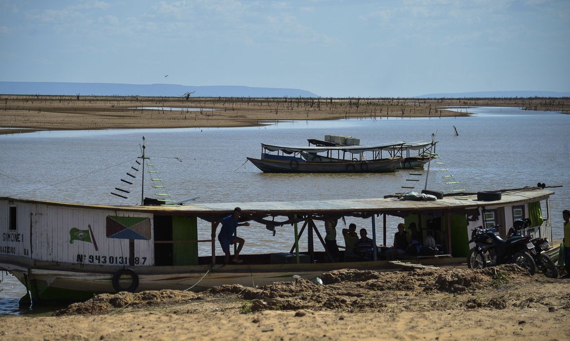 Agência Brasil 30 Anos - Com a falta de chuva na nascente do Rio São Francisco, o reservatório de Sobradinho vive a maior seca de sua história