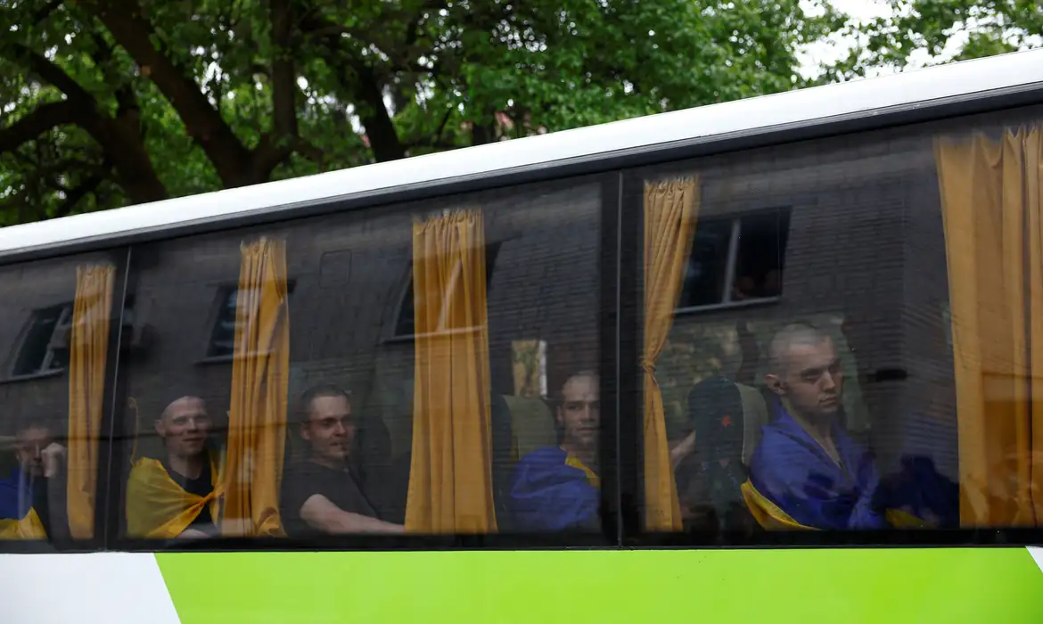 Ukrainian prisoners of war (POWs) sit in a bus as they return after a swap, amid Russia's attack on Ukraine, in an undisclosed location in Ukraine, May 25, 2025. REUTERS/Valentyn Ogirenko