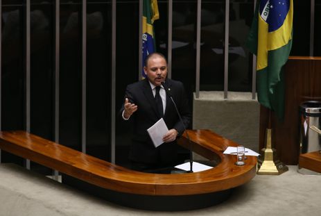 Brasília - Deputado Flavinho (PSB/SP) fala durante discussão do processo de impeachment de Dilma, no plenário da Câmara (Valter Campanato/Agência Brasil)