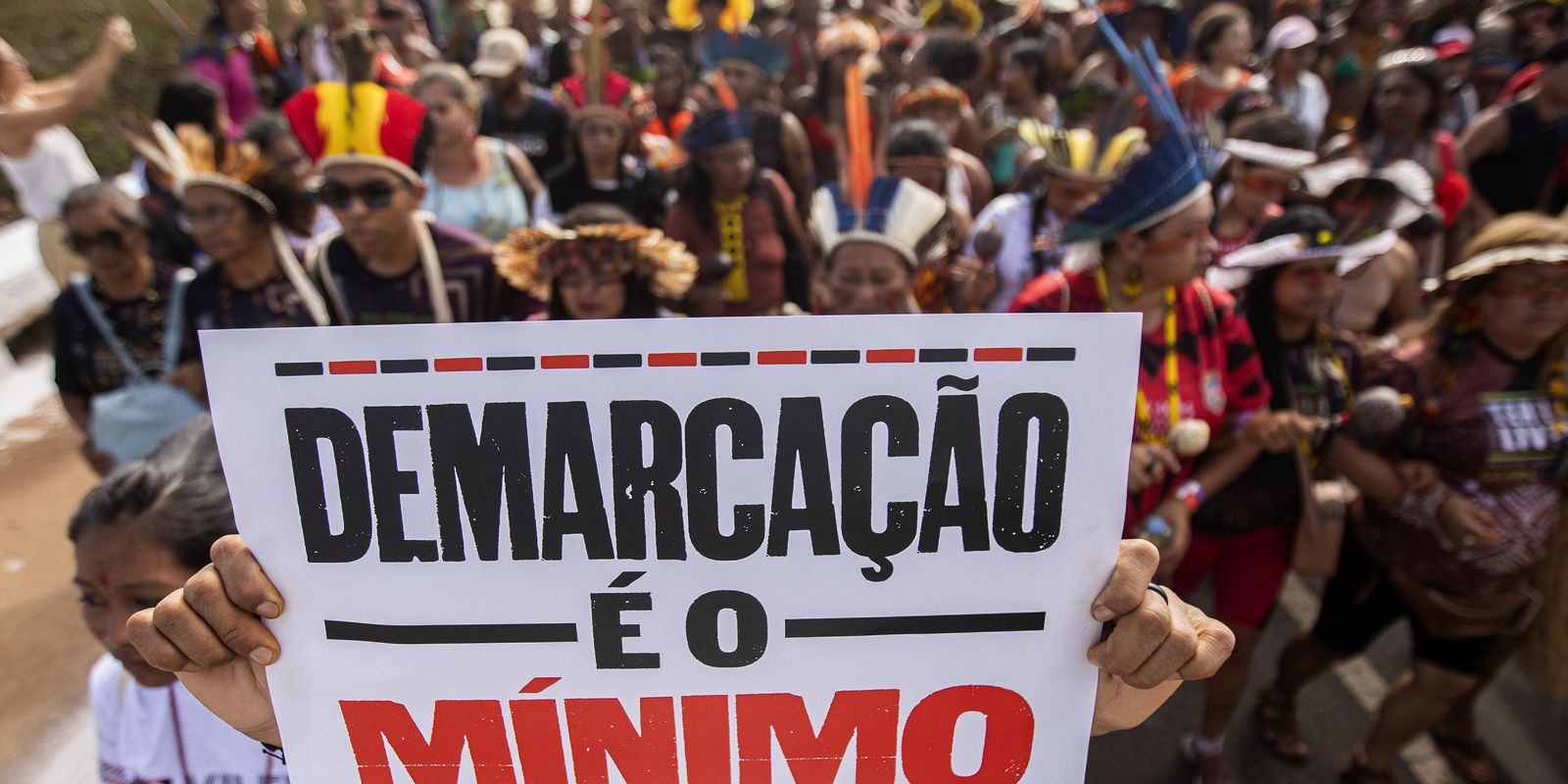 Parlamentares instalam frente em defesa dos direitos indígenas