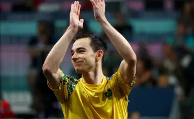 Paris 2024 Olympics - Table Tennis - Men's Singles Quarterfinal - South Paris Arena 4, Paris, France - August 01, 2024. Hugo Calderano of Brazil celebrates after winning his quarterfinal match against Woojin Jang of South Korea. REUTERS/Kim Hong-Ji