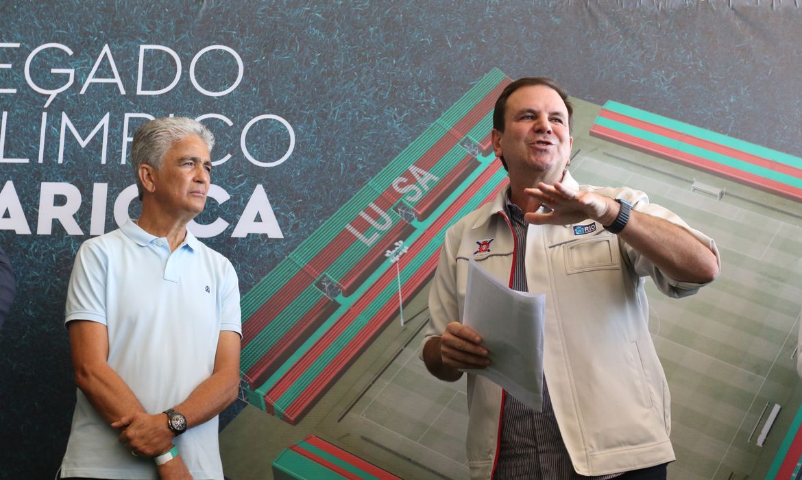 O prefeito do Rio, Eduardo Paes anúncia a doação de parte da estrutura da Arena do Futuro, palco dos Jogos Olímpicos e Paralímpicos de 2016,  para a Associação Atlética Portuguesa, na Ilha do Governador, zona norte da cidade.