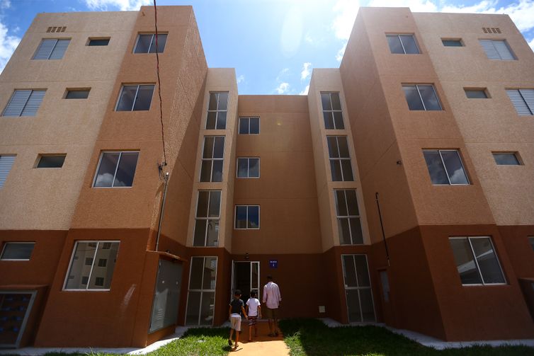 Entrega de 528 novas moradias do programa de habitação de interesse social do Governo Federal, em São Sebastião, Distrito Federal