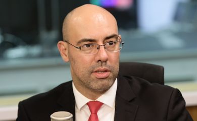 O delegado Fernando de Souza Oliveira, diretor de  operações do Ministério da  Justiça e Segurança Pública, durante entrevista ao programa Voz do Brasil