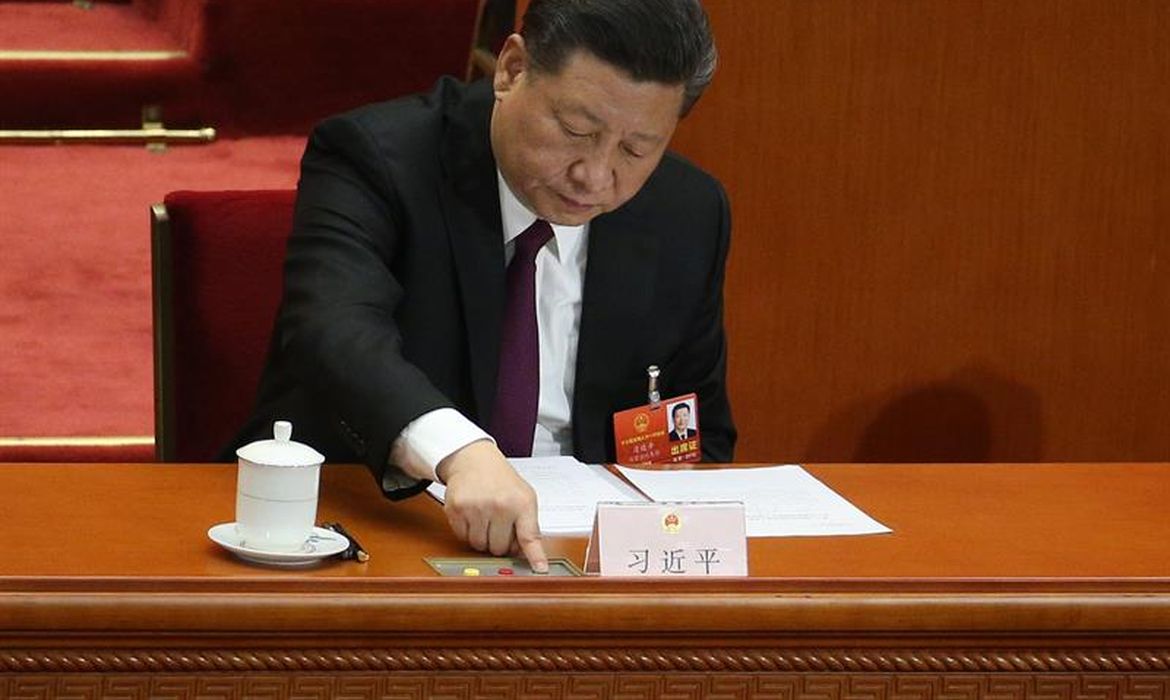 Xi Jinping é reeleito por unanimidade como presidente da China