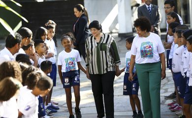  A ministra da Mulher, da Família e dos Direitos Humanos, Damares Alves, participa de evento em celebração aos 29 anos do Estatuto da Criança e do Adolescente (ECA) e entrega de oito veículos para Conselhos Tutelares do Distrito Federal. 