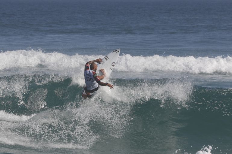 Surfista Gabriel Medina, do Brasil, compete etapa da Liga Mundial de Surfe (World Surf League/WSL), na praia de Itaúna, Saquarema.  