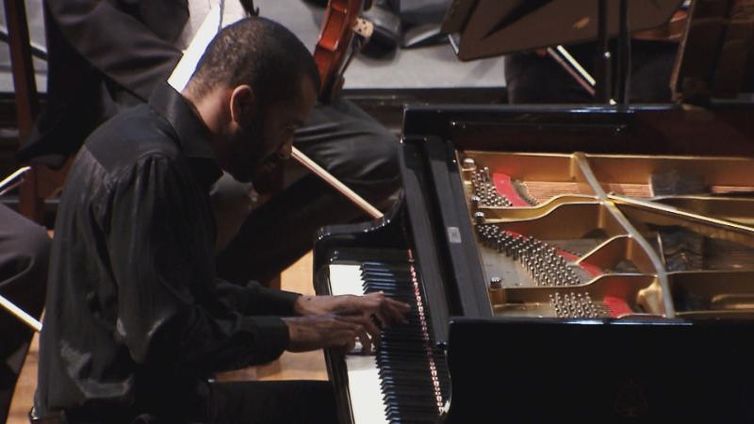 É a primeira vez que o pianista francês Wilhem Latchoumia se apresenta no Brasil