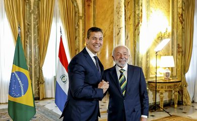 Lula se reúne com presidente do Paraguai na Argentina