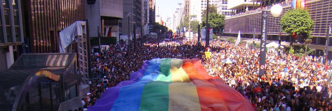 O tema do evento deste ano é Para o Armário Nunca Mais! União e Conscientização na Luta contra a Homofobia.