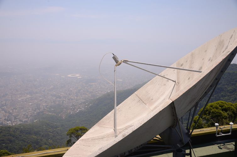 Telefonia fixa e TV por assinatura recuam em março de 2023