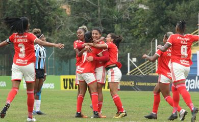 Internacional vence Grêmio por 2 a 1 no Brasileiro Feminino em 05/06/2022