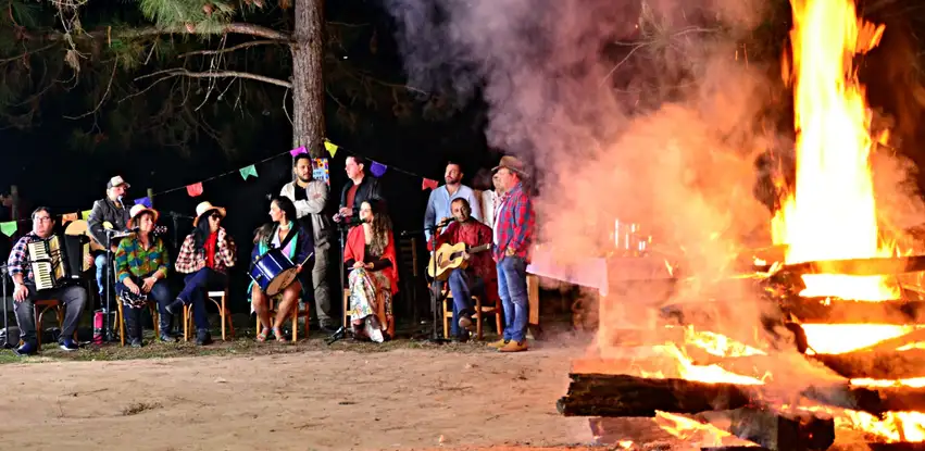 Canto e Sabor do Brasil: convidados cantam clássicos de São João ao redor da fogueira