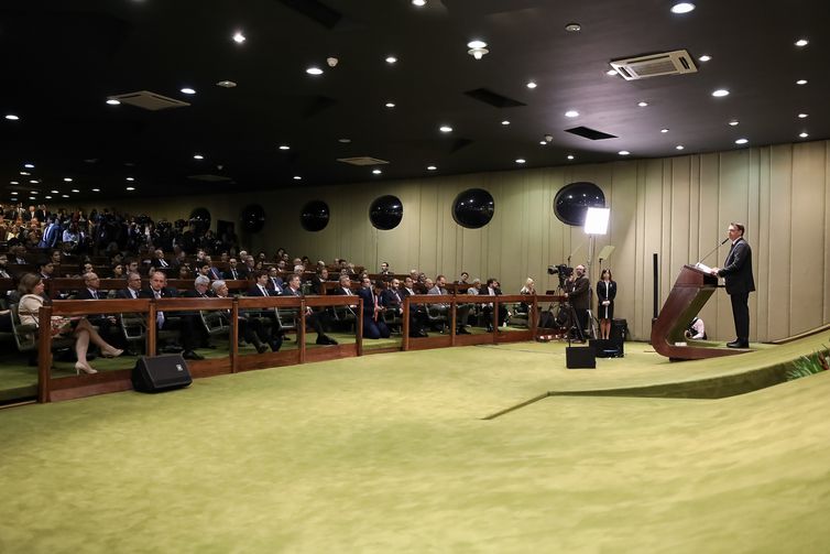 O presidente Jair Bolsonaro participa das celebrações do Dia do Diplomata, no Palácio Itamaraty, com a formatura dos alunos da turma Turma Aracy de Carvalho Guimarães Rosa (2017-2019) do Instituto Rio Branco.