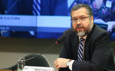 O ministro das Relações Exteriores; Ernesto Araújo; participa de audiência pública; na Comissão de Cultura da Câmara dos Deputados