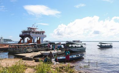Porto do Ceasa, no Rio Negro, em Manaus