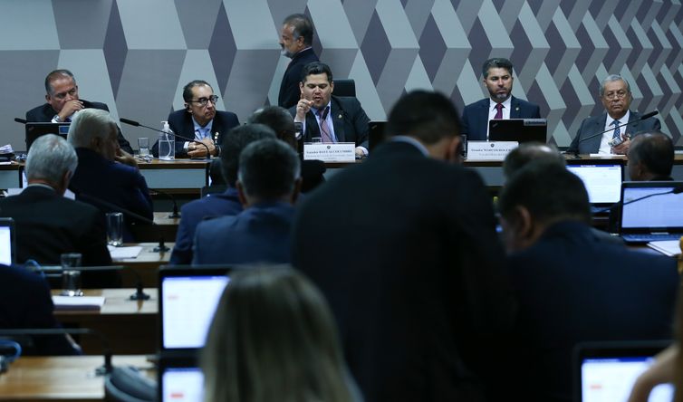 Comissão do Senado aprova aumento de salários de juízes e promotores |  Agência Brasil