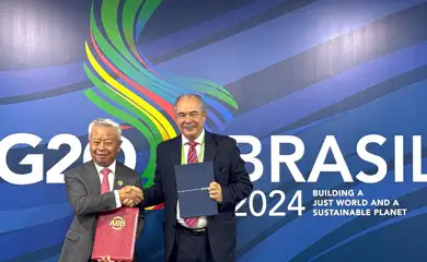 Rio de Janeiro (RJ), 18/07/2024 – Presidente do BNDES Aloizio Mercadante e presidente do AIIB, Jin Liqun. Foto: Gabriel Souza/Divulgação BNDES