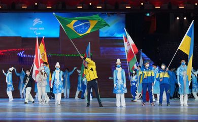 Encerramento, Paralimpíada, Pequim 2022 -  bandeira do Brasil