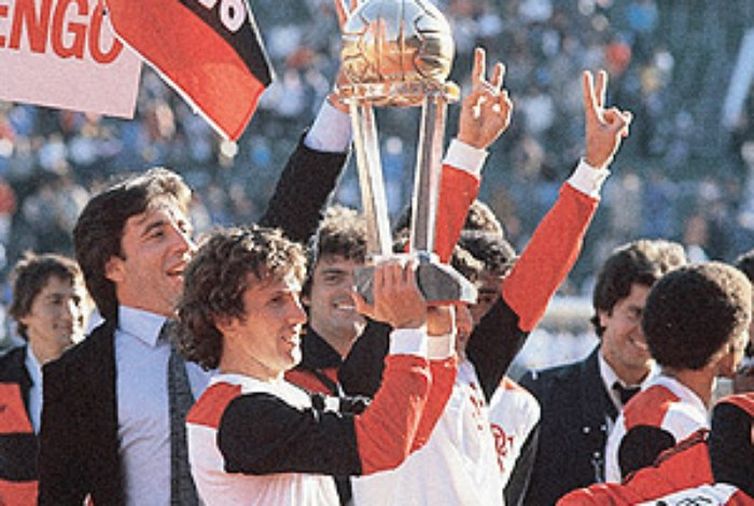 Zico - taça - Copa Intercontinental 1981 _ equivalente ao atual mundial de clubes