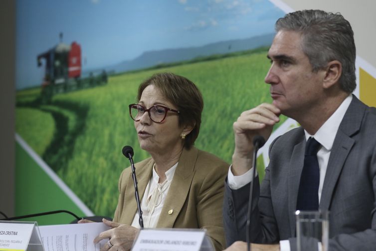 A ministra Tereza Cristina, e o  embaixador Orlando Ribeiro, durante coletiva á imprensa, sobre o Acordo Mercosul-União Europeia