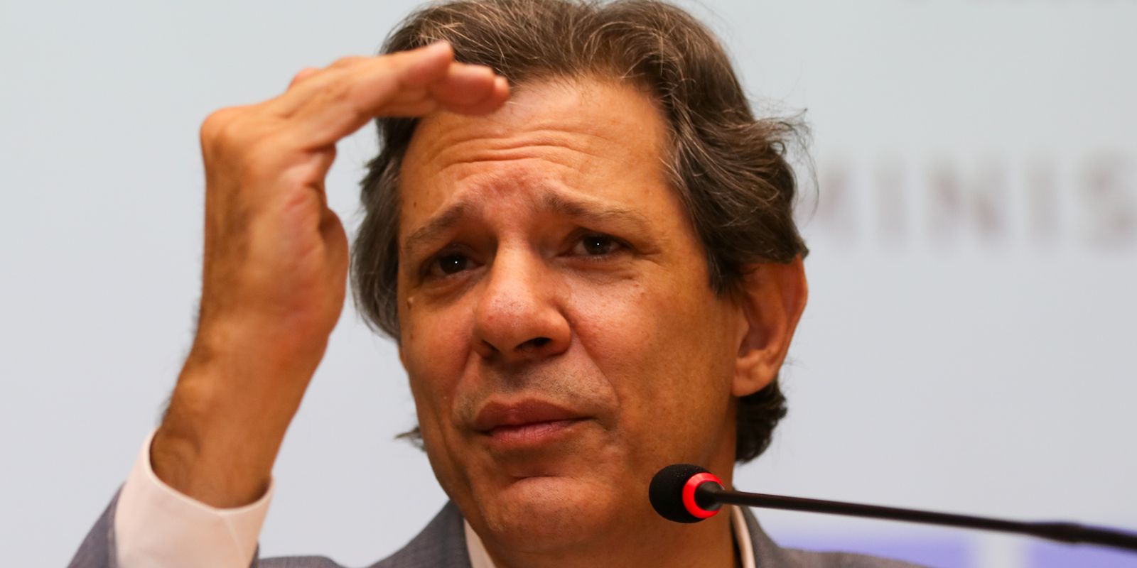 Haddad testa negativo para covid-19 e retoma atividades