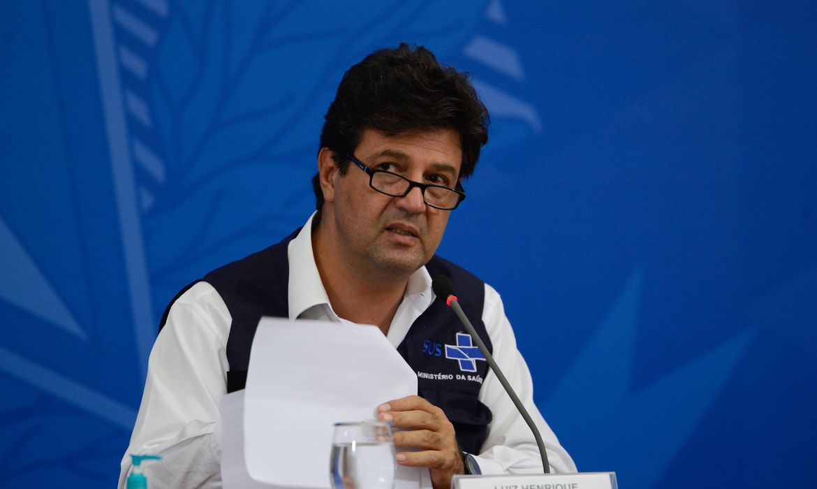 O ministro da Saúde, Luiz Henrique Mandetta, durante a coletiva de imprensa e boletim diário, sobre à infecção pelo novo coronavírus no país
