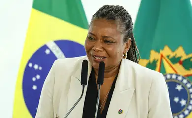 Brasília (DF), 23/12/2025 - A ministra da Cultura, Margareth Menezes, durante cerimônia de assinatura do decreto que dispõe sobre o reconhecimento, a valorização e a promoção da cultura gospel como manifestação cultural nacional. Foto: Marcelo Camargo/Agência Brasil