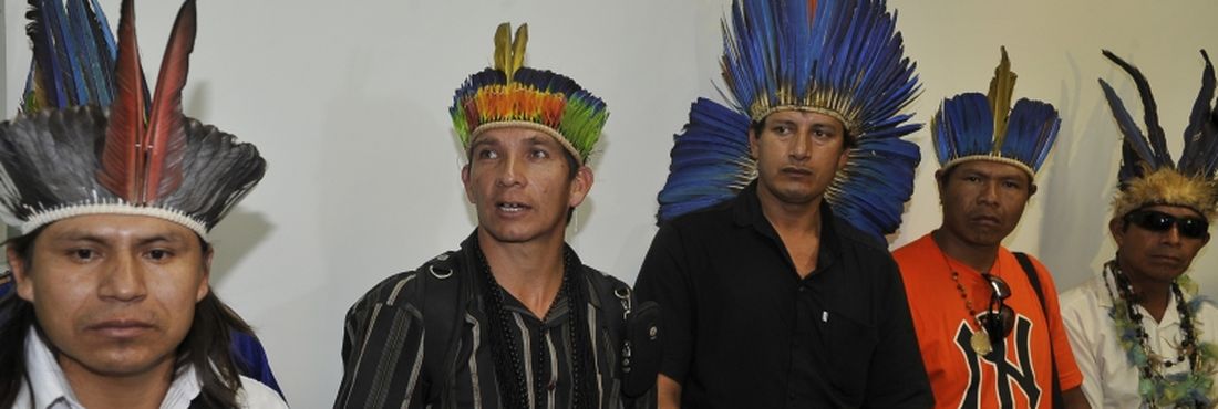 Índios guarani kaiowá, obrigados pela Justiça Federal a desocupar as terras que moram no município de Iguatemi, em Mato Grosso do Sul, são recebidos na PGR pela vice-procuradora-geral da República, Deborah Duprat